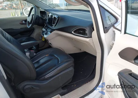 2017 Chrysler Pacifica Touring-L z USA, uszkodzony, nr VIN 2C4RC1BG4HR743793